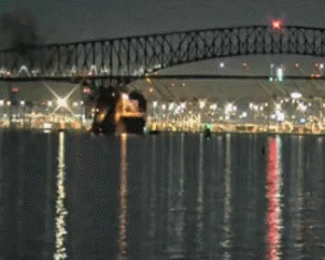 船が橋に衝突し崩落　7人不明  米メリーランド州
